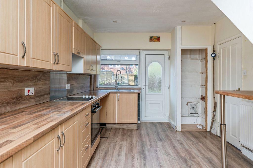 Property photo 2 of 14 Kitchen