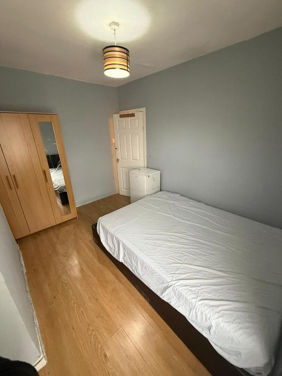 Property photo 3 of 10 Bedroom