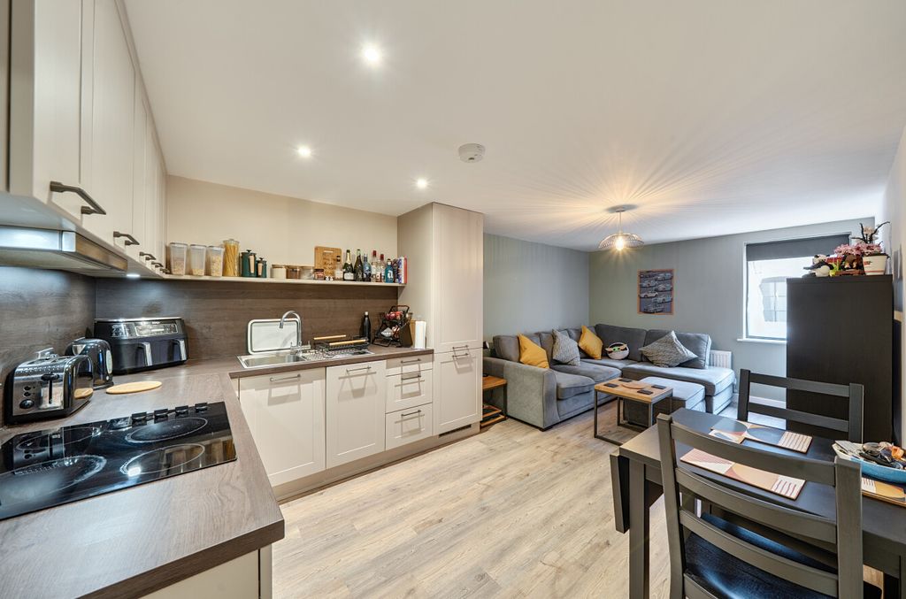 Property photo 3 of 8 1457576 (8)