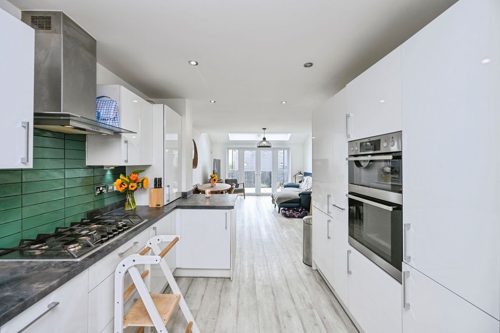 Property photo 2 of 17 Pbox-Img.Jpg