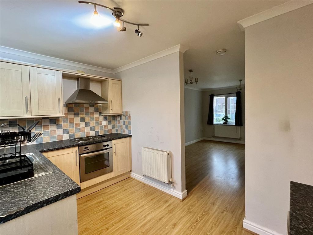 Property photo 3 of 14 Kitchen