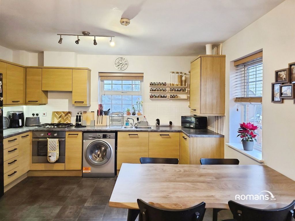 Property photo 3 of 8 Picture No. 14