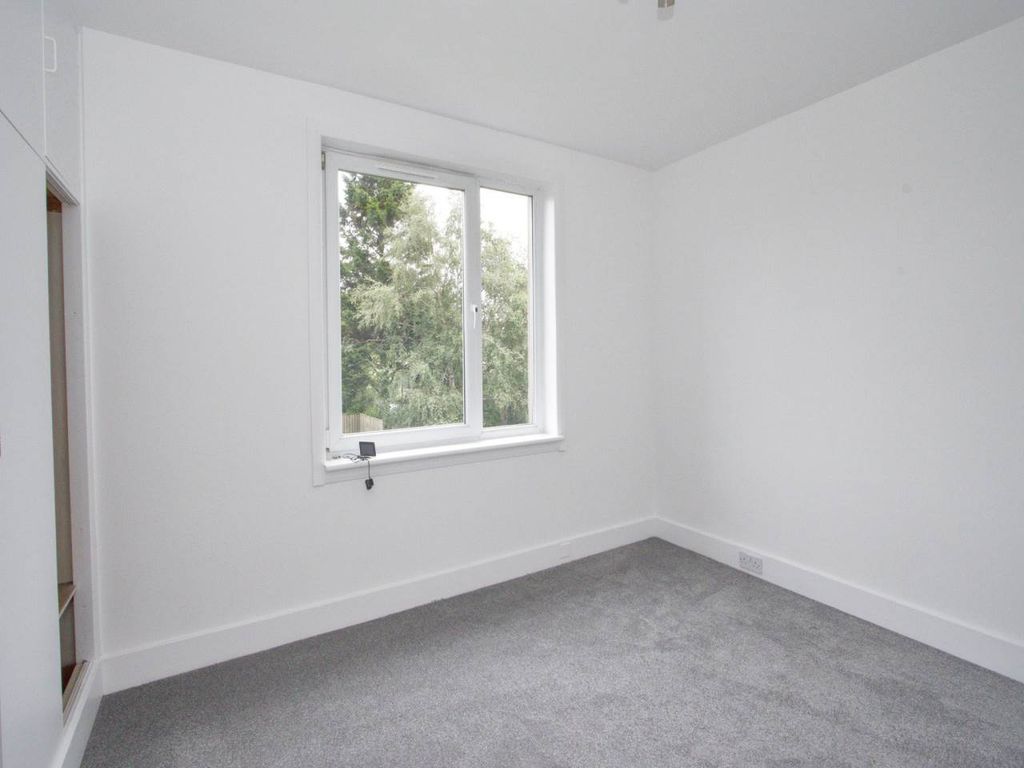 Property photo 3 of 8 33Sighthillgardens_0011
