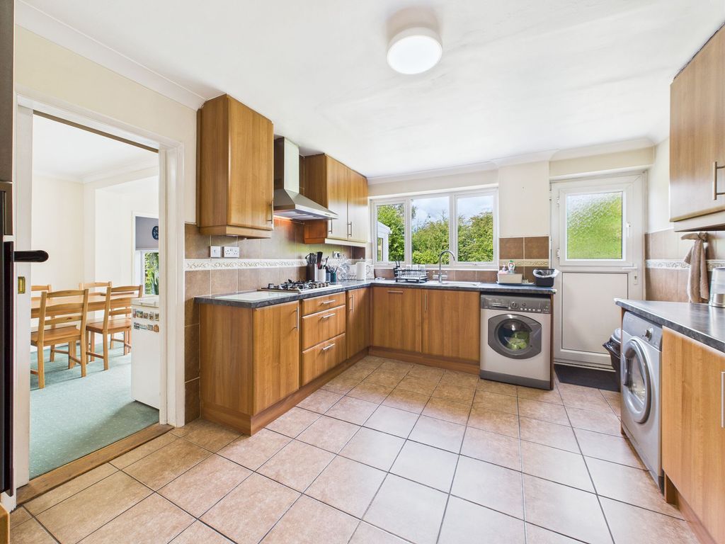 Property photo 3 of 25 Kitchen
