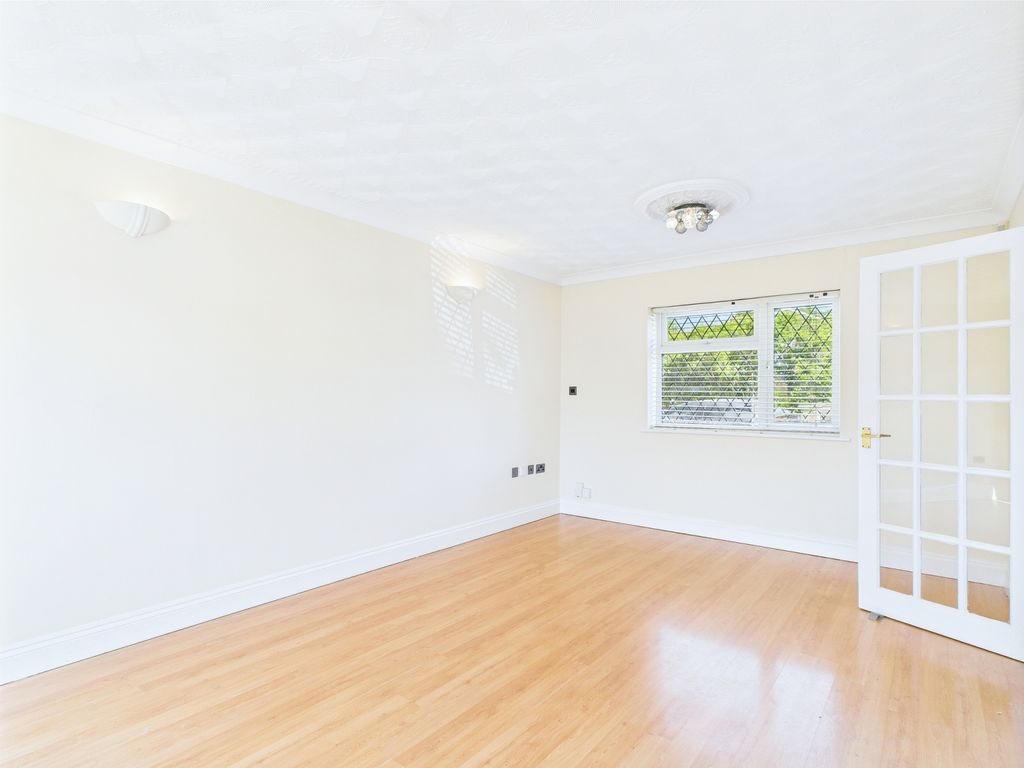 Property photo 3 of 9 Cam01909G0-Pr0334-Still008