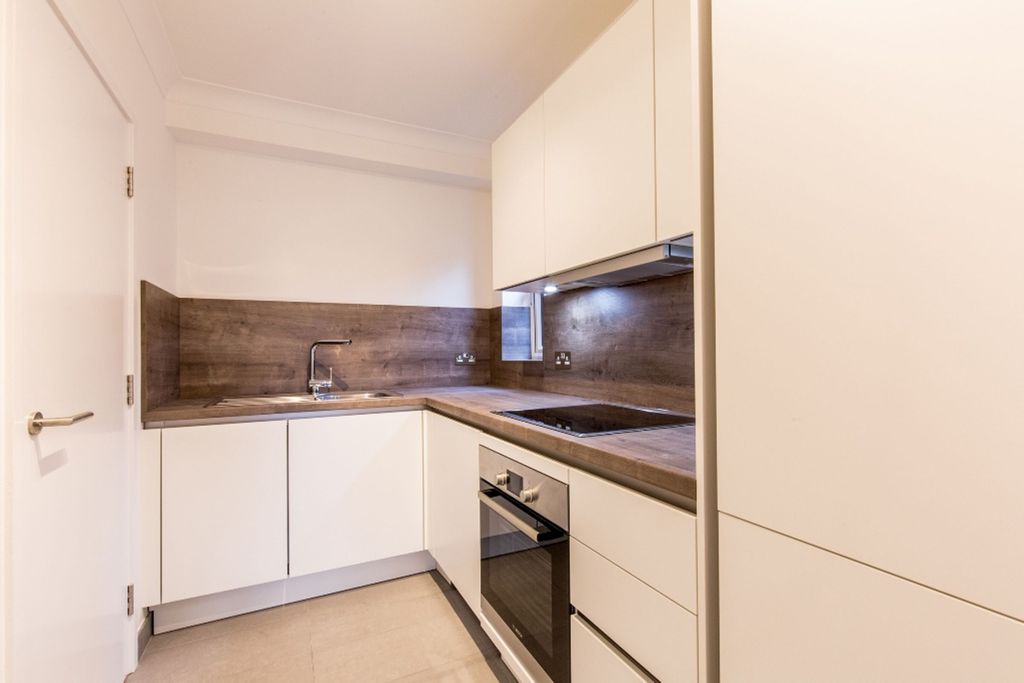 Property photo 1 of 9 Kitchen