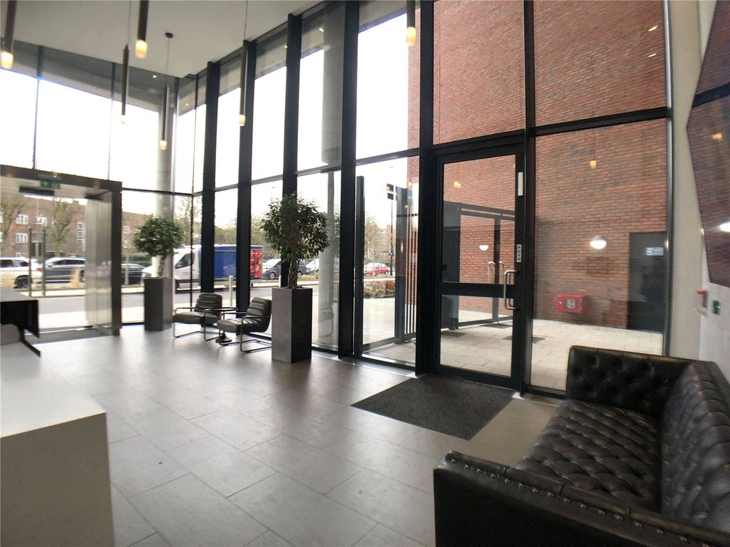 Property photo 3 of 17 Concierge