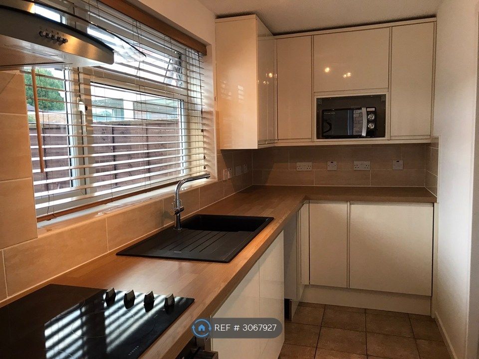 Property photo 2 of 8 Kitchen
