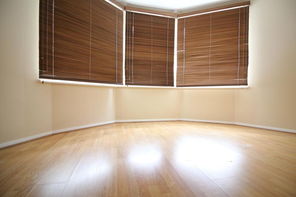 Property photo 1 of 8 Bedroom