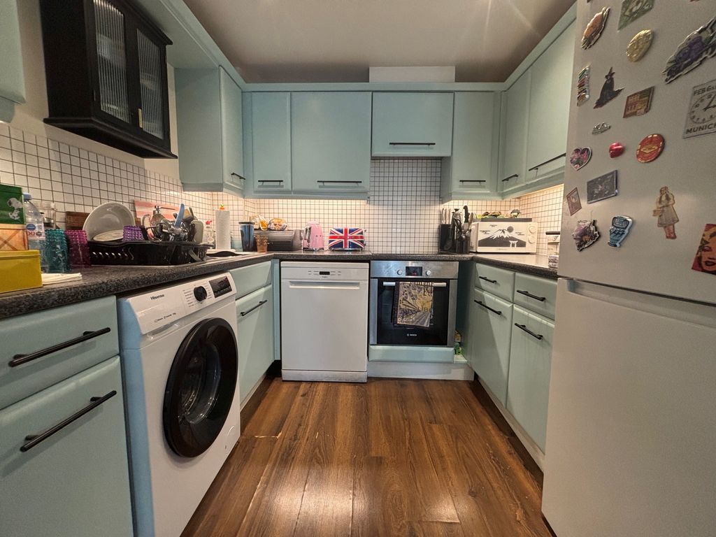 Property photo 3 of 7 Kitchen
