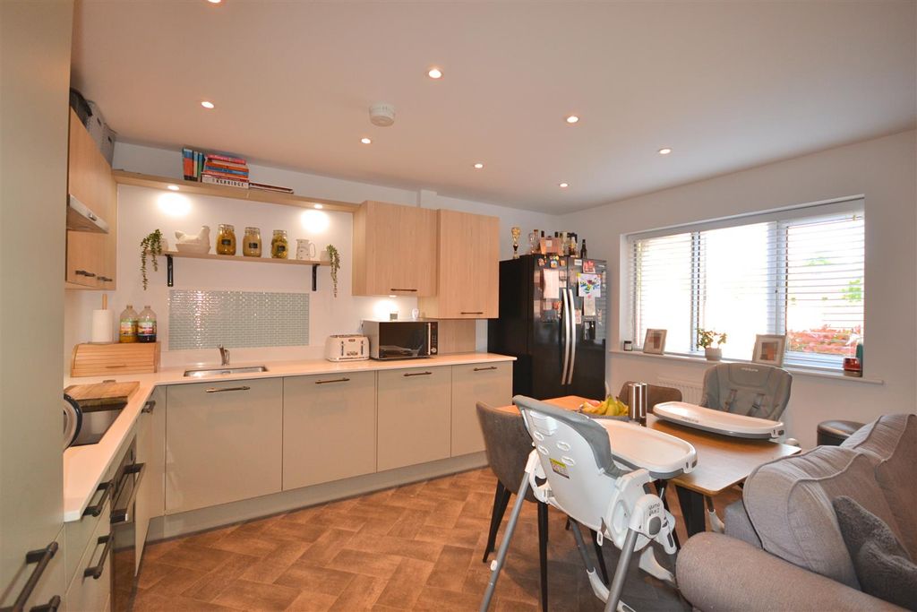 Property photo 2 of 9 1 (69).Png