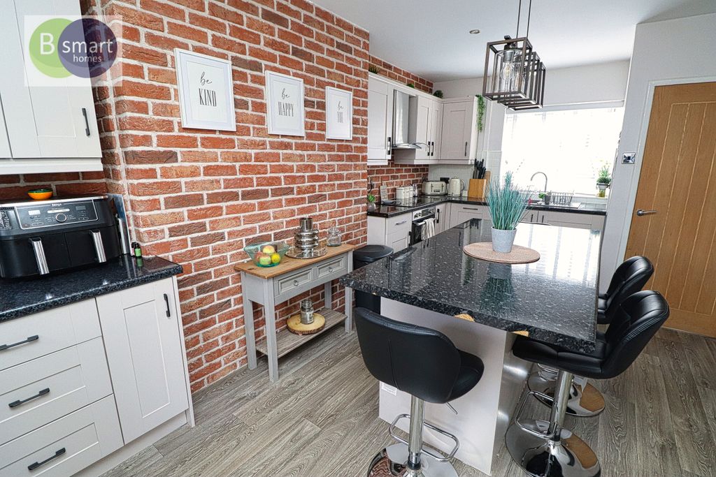 Property photo 3 of 16 Img_4721