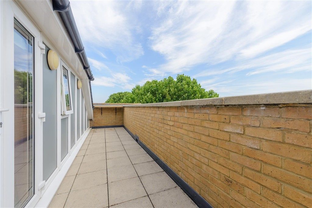 Property photo 3 of 8 Balcony