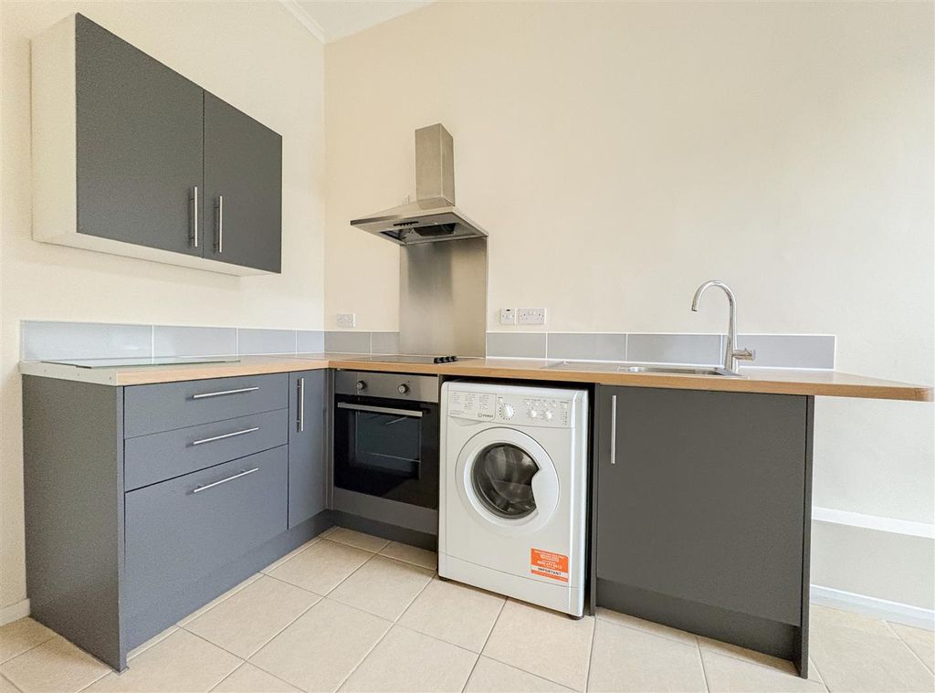 Property photo 2 of 14 Kitchen