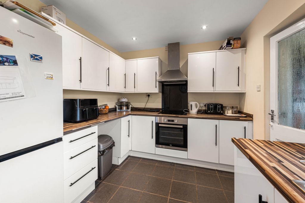 Property photo 3 of 27