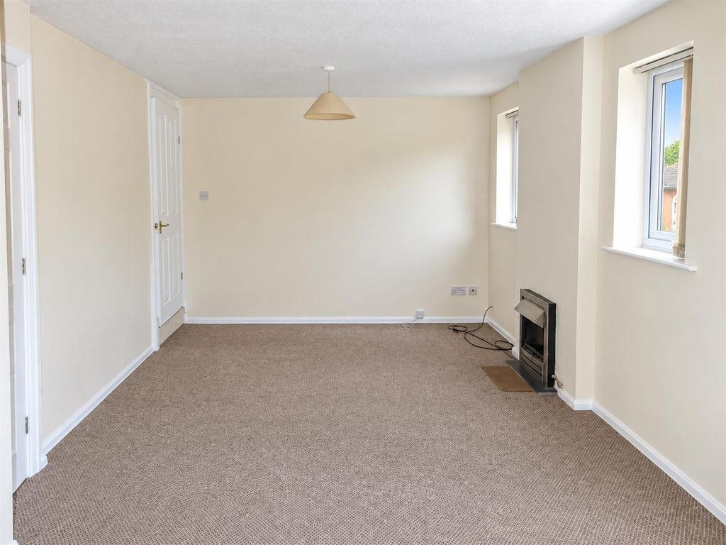 Property photo 3 of 7 Living Room Picture.Png