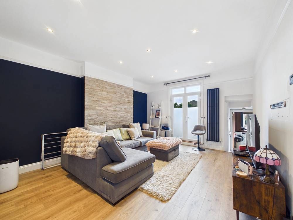 Property photo 2 of 9 Giraffe360-Still001