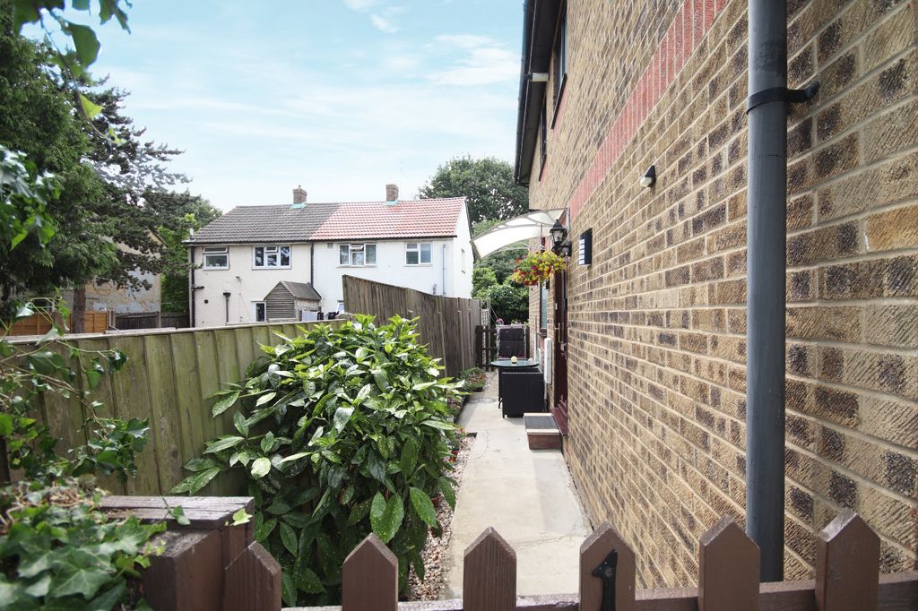 Property photo 2 of 14 9
