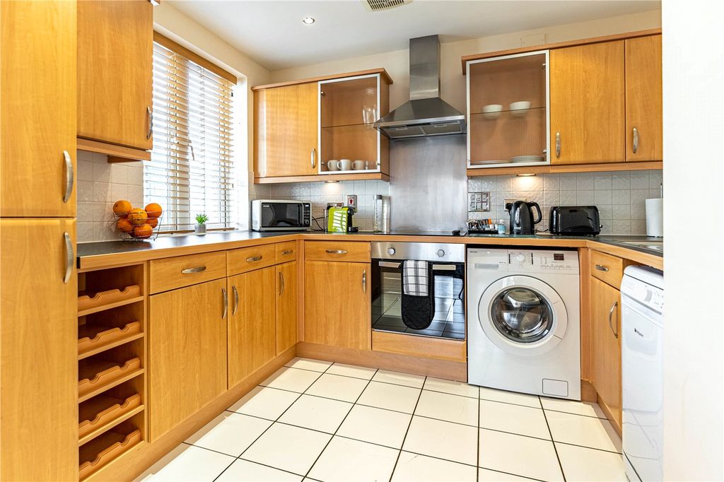 Property photo 2 of 9 Picture No. 44