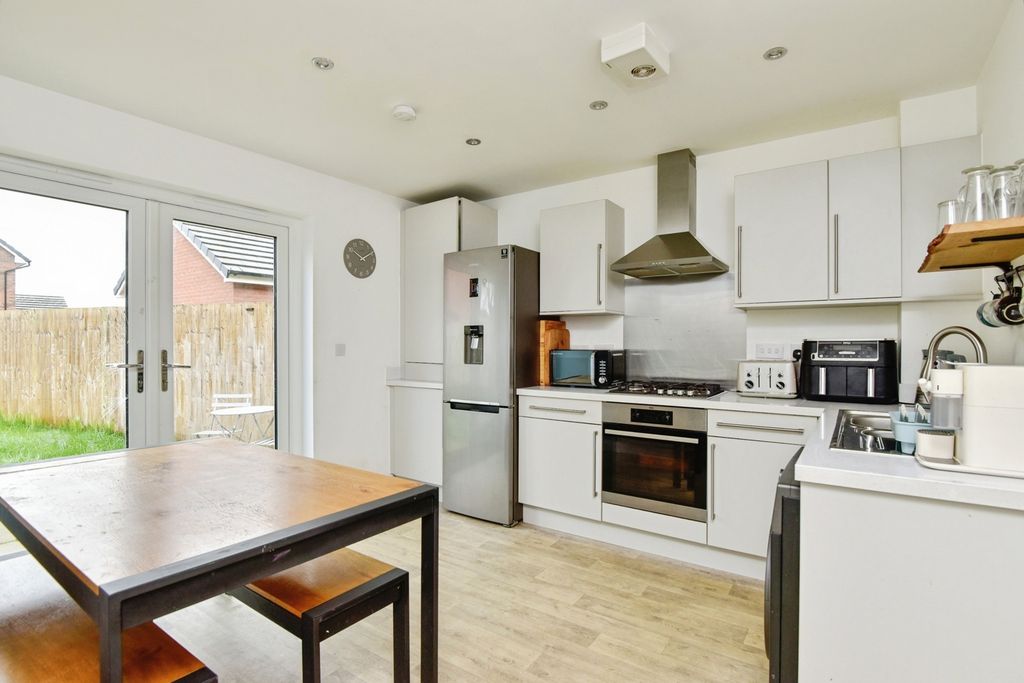 Property photo 3 of 12 Pbox-Img.Jpg