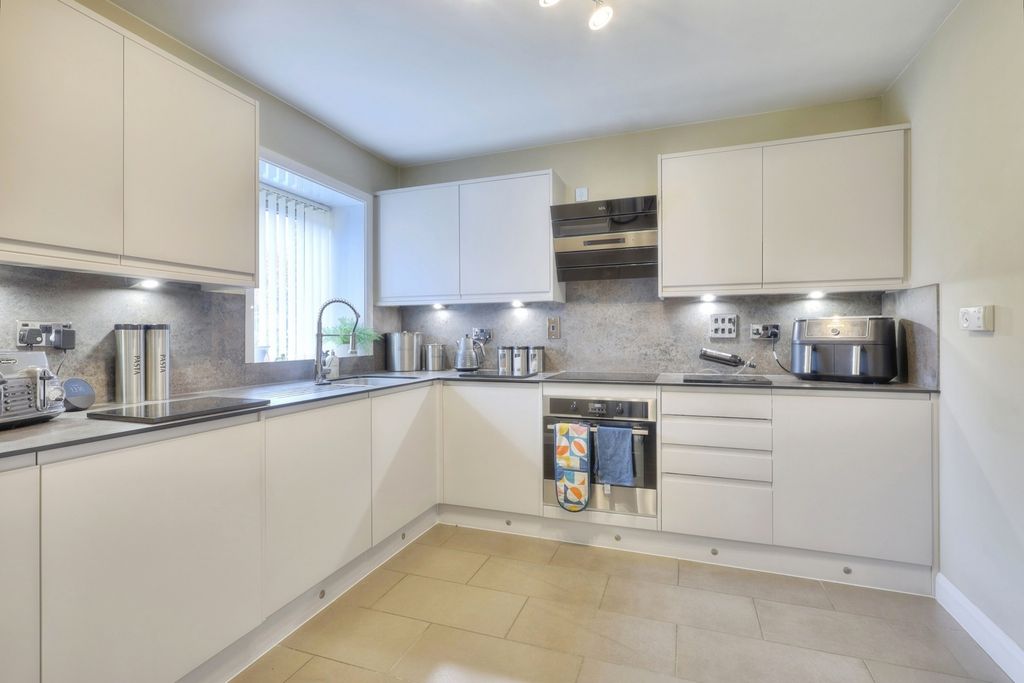 Property photo 3 of 17 Kitchen Diner