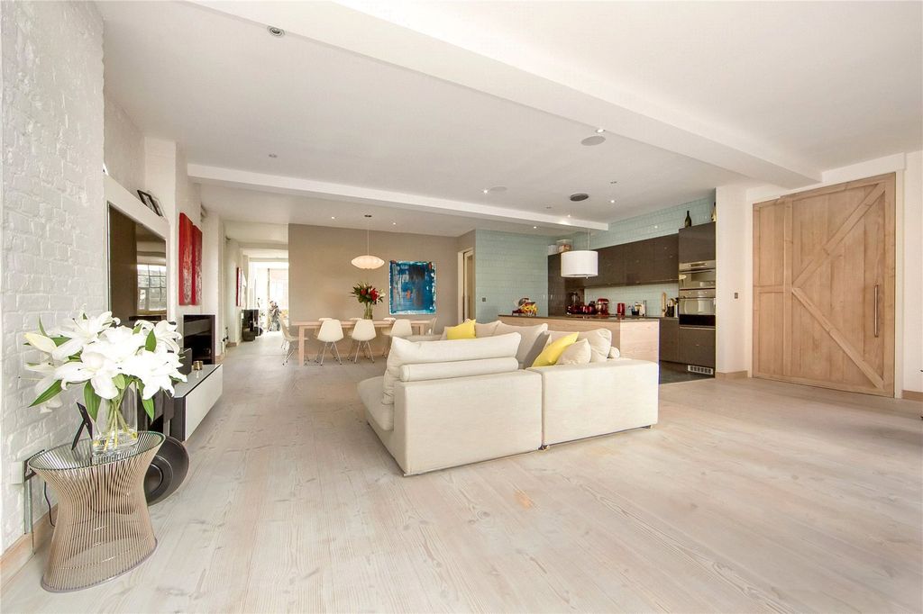 Property photo 3 of 16 Picture No. 17