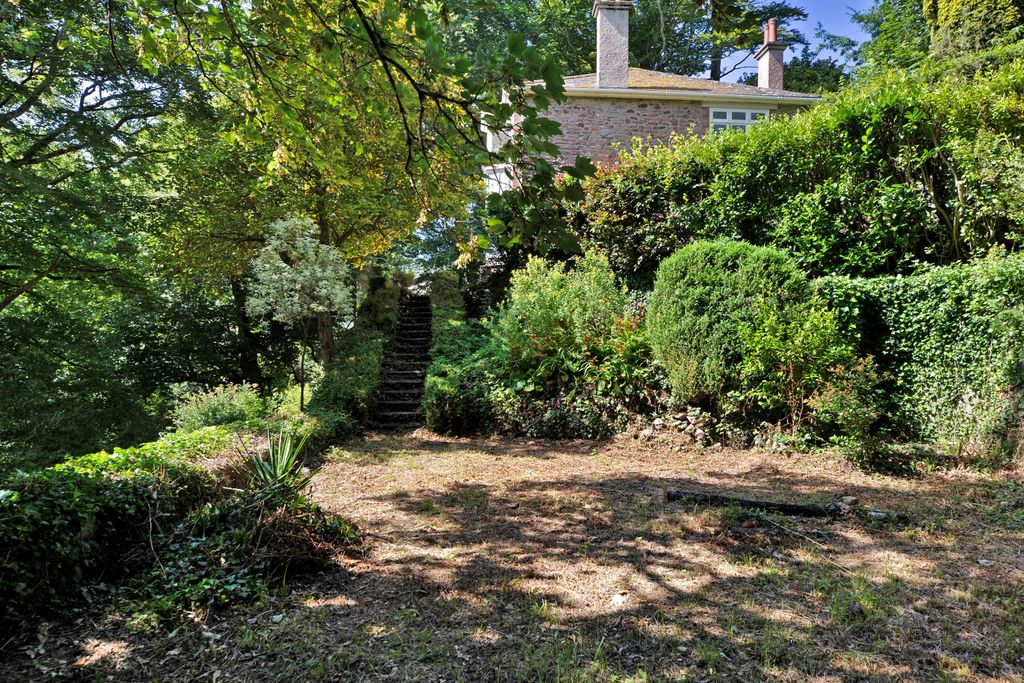 Property photo 3 of 18 Image