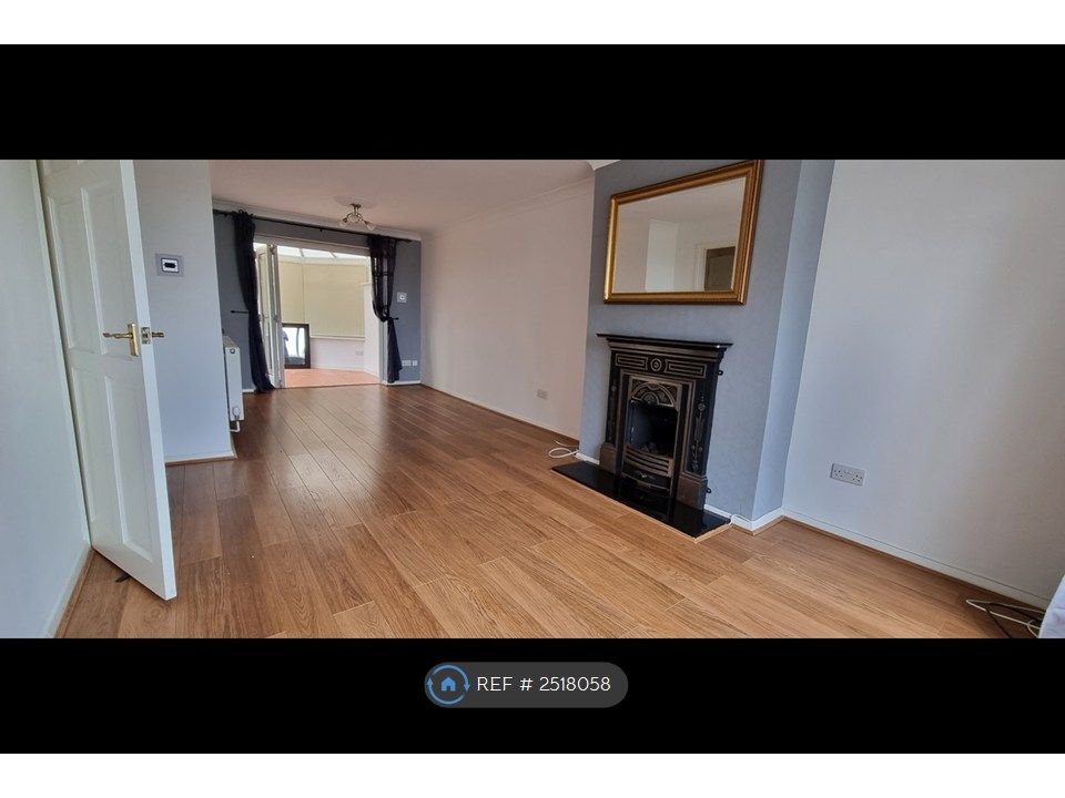 Property photo 1 of 18 Lounge