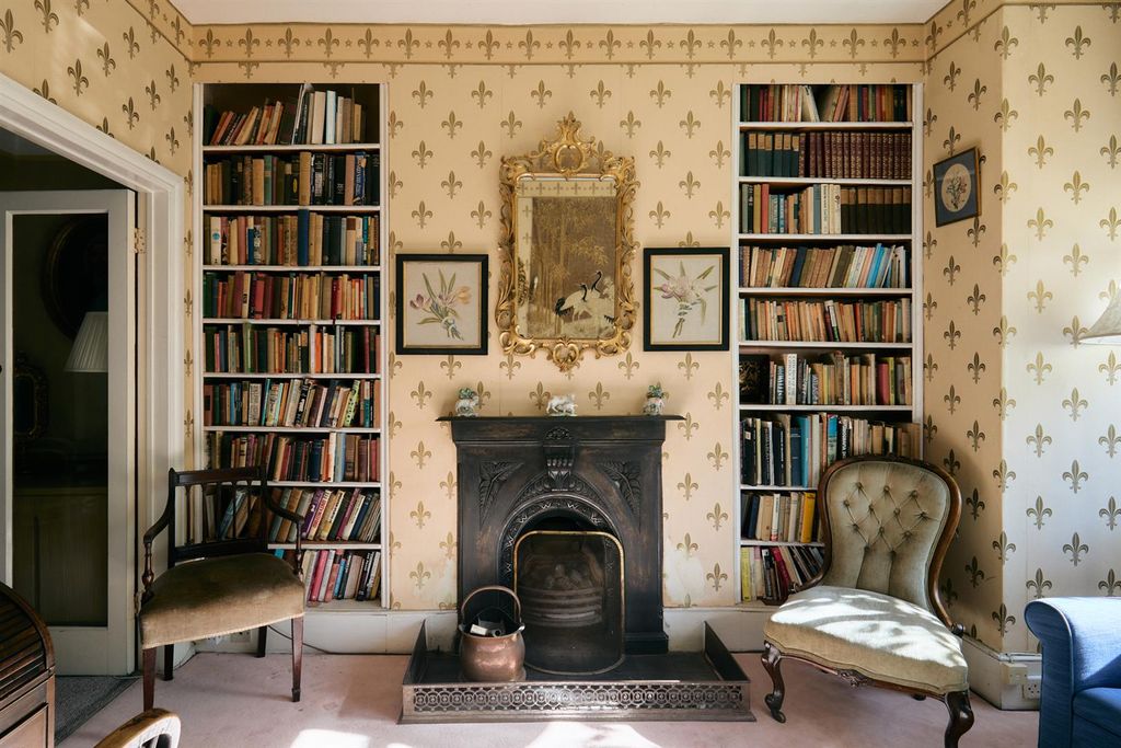 Property photo 2 of 37