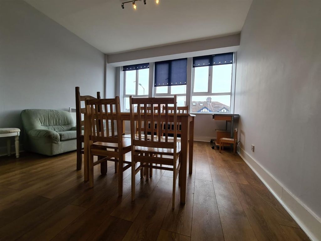 Property photo 2 of 6 Gc3Xkpockew6Awgn13Bi1Q.Jpg