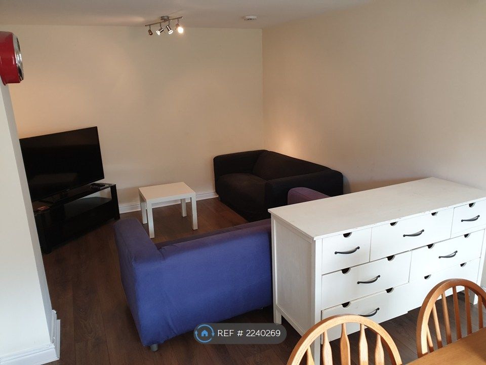 Property photo 3 of 6 Lounge