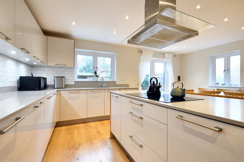 Property photo 3 of 25