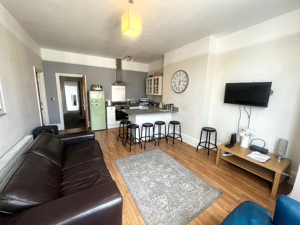 Property photo 2 of 6 1