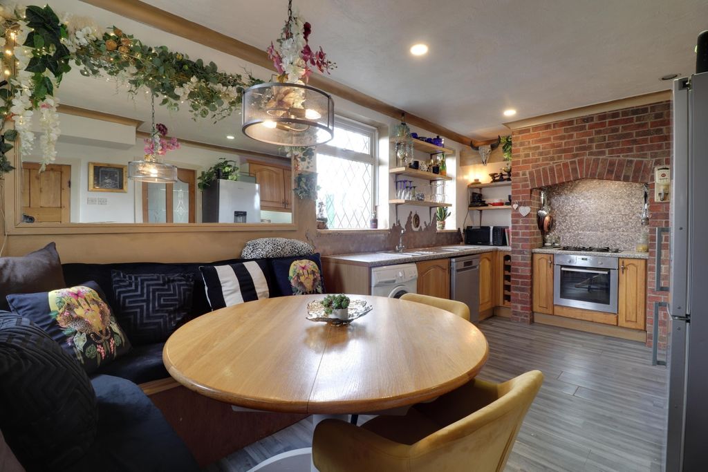 Property photo 2 of 22 Kitchen Diner