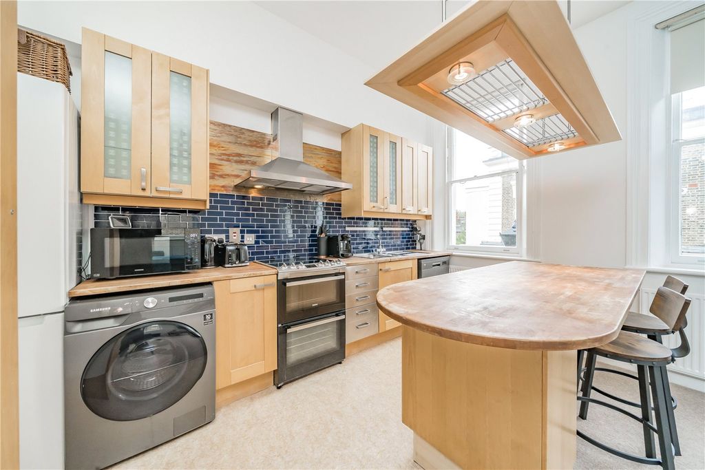 Property photo 1 of 10 Kitchen