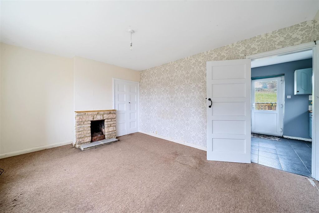 Property photo 3 of 17 Sitting Room