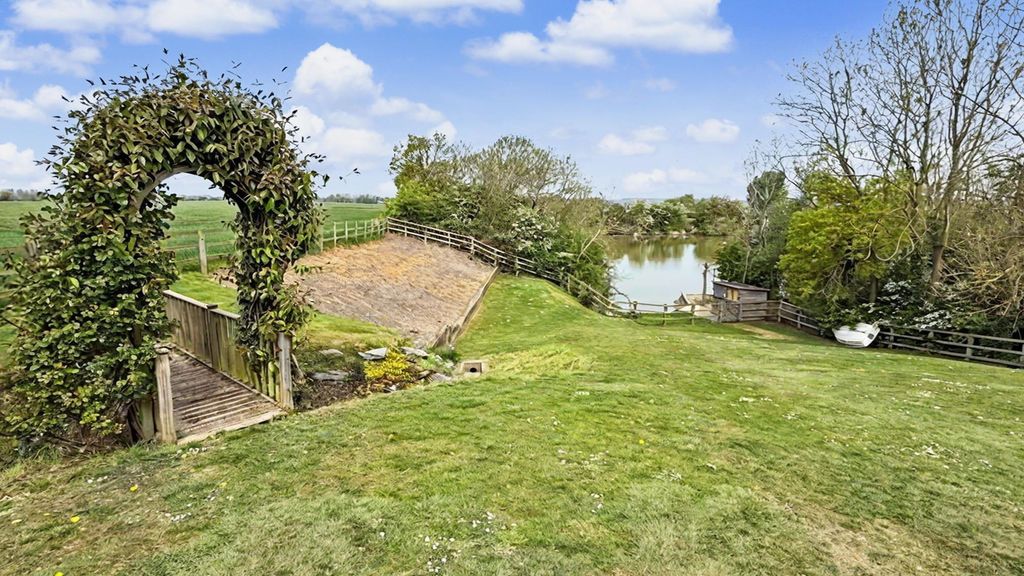 Property photo 2 of 27 Photo 19