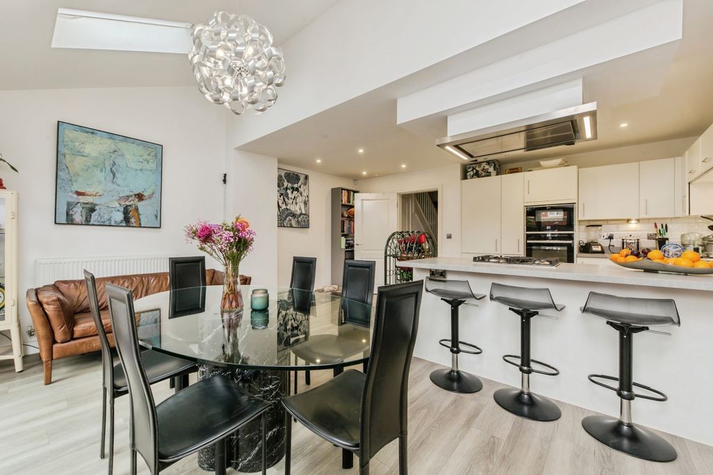 Property photo 2 of 19 Photo