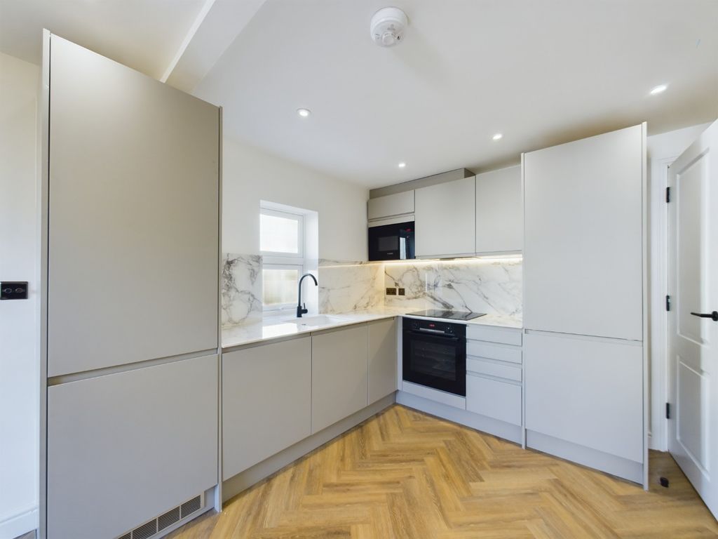 Property photo 3 of 18 5140784