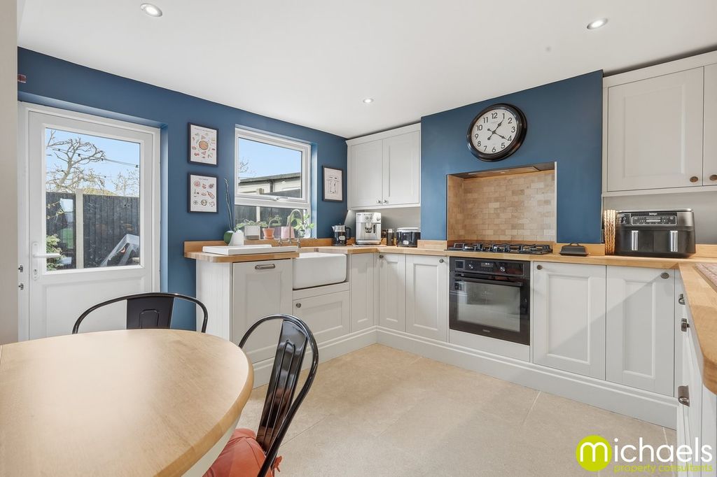 Property photo 2 of 21