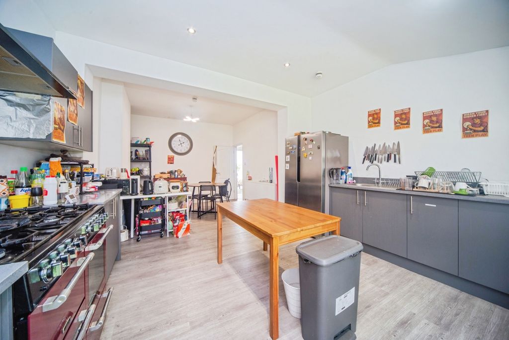 Property photo 2 of 20 Pbox-Img.Jpg