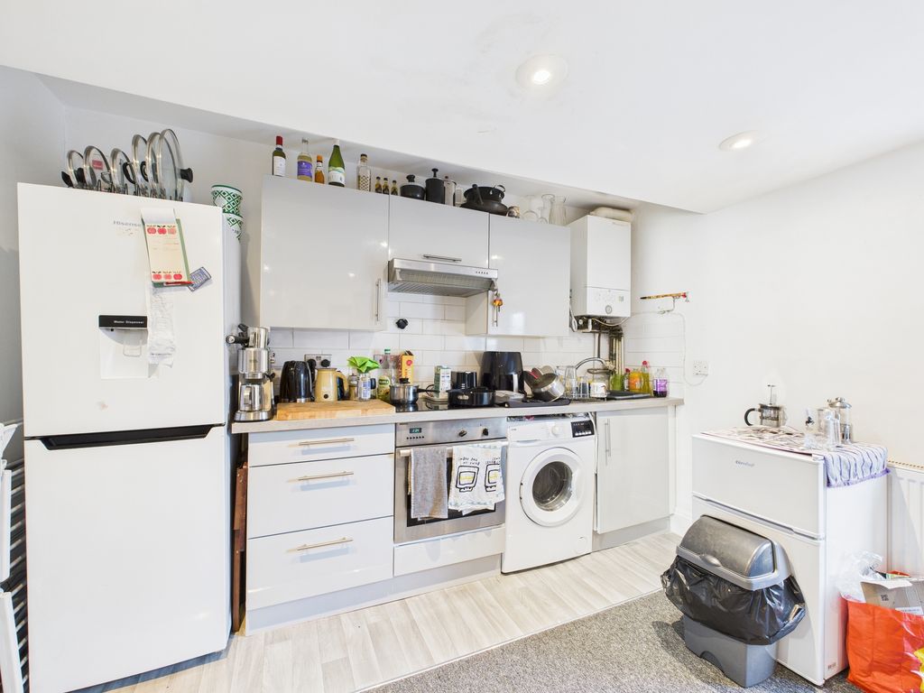 Property photo 3 of 7 Cam04693G0-Pr0081-Still004