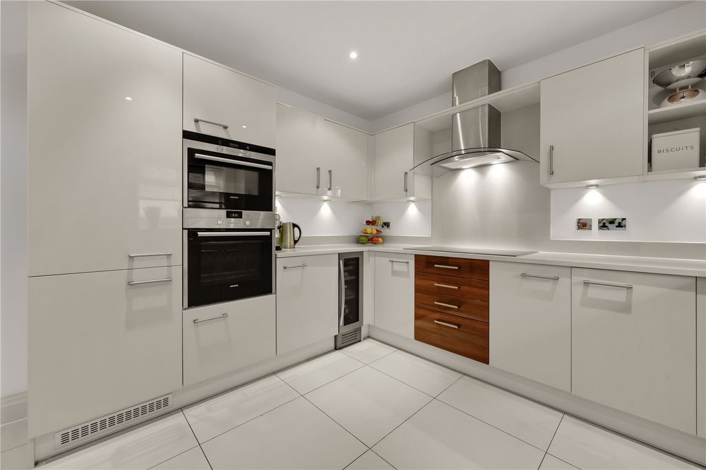 Property photo 2 of 12 Kitchen