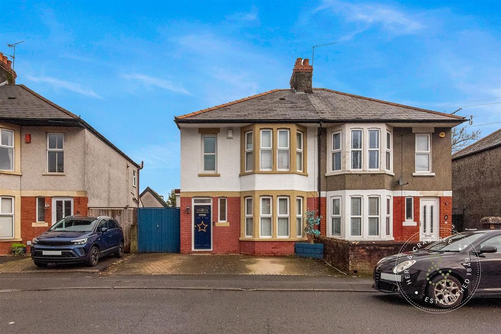 Property photo 1 of 33 Tyn-Y-Pwll-Road-34.Jpg