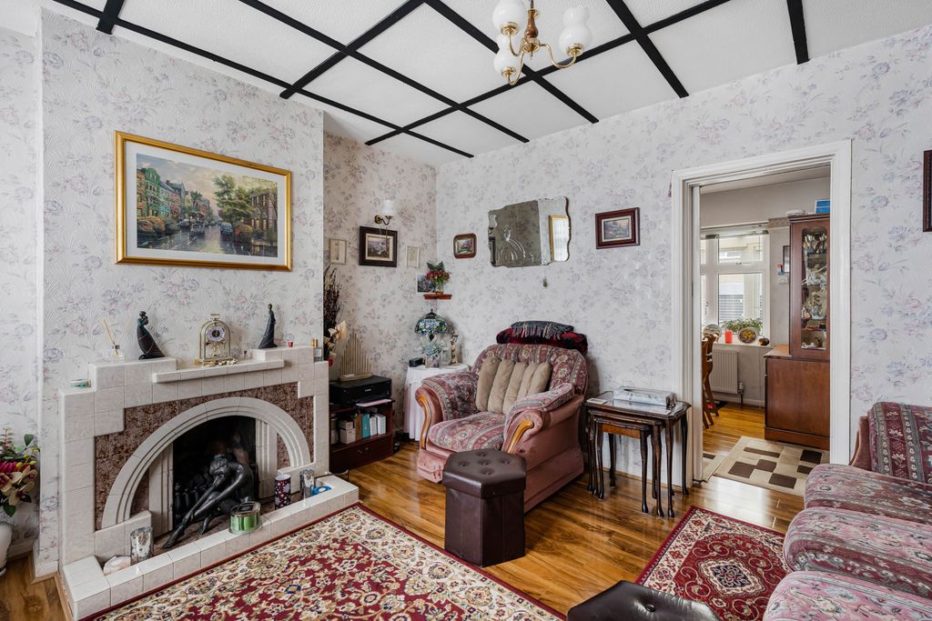 Property photo 2 of 9 Gallery