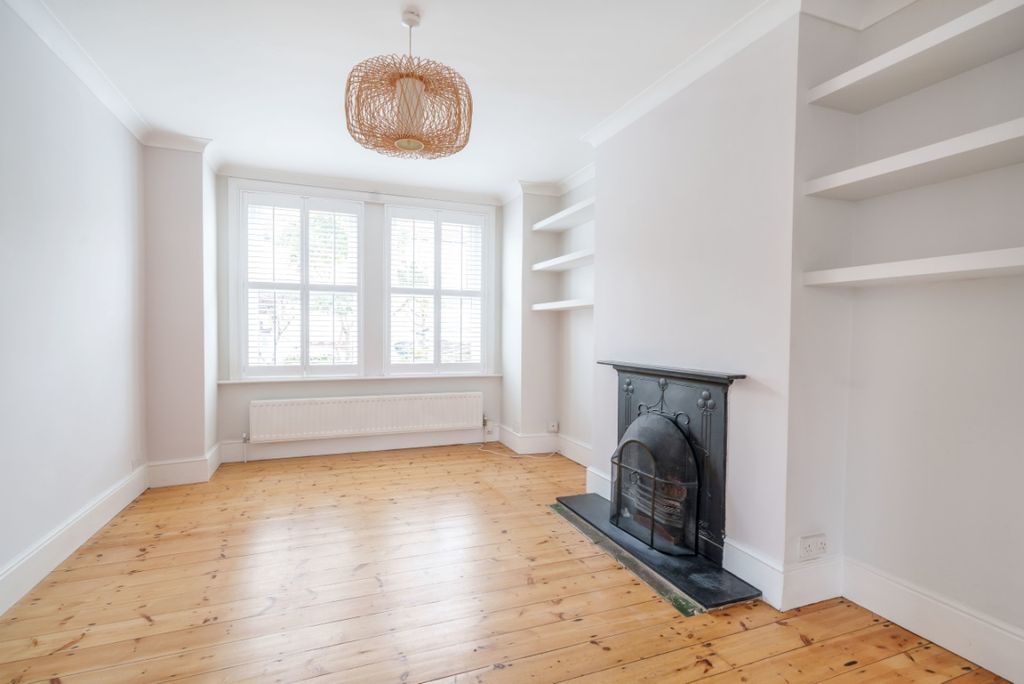 Property photo 3 of 15 960572 (3)