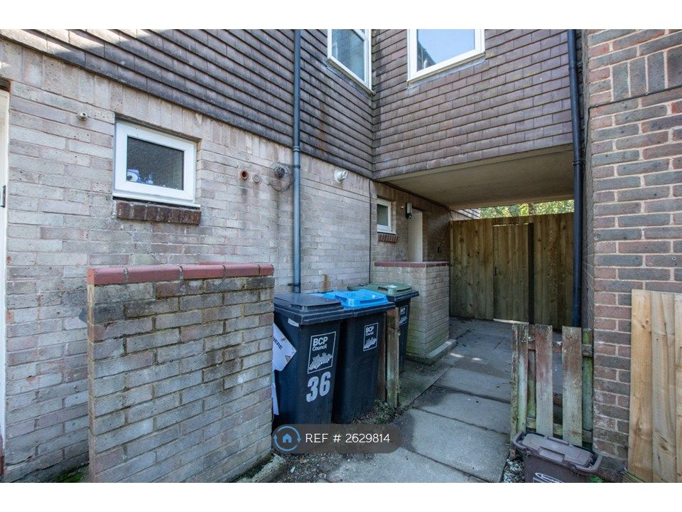 Property photo 2 of 31