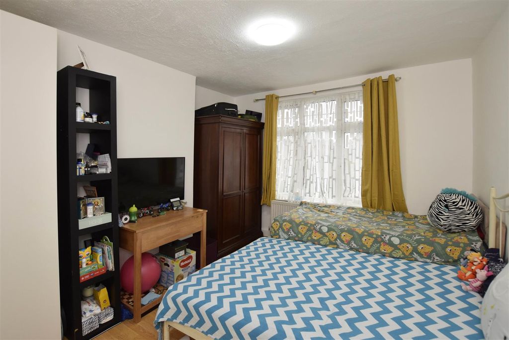 Property photo 1 of 15 Bedroom 2.Jpg