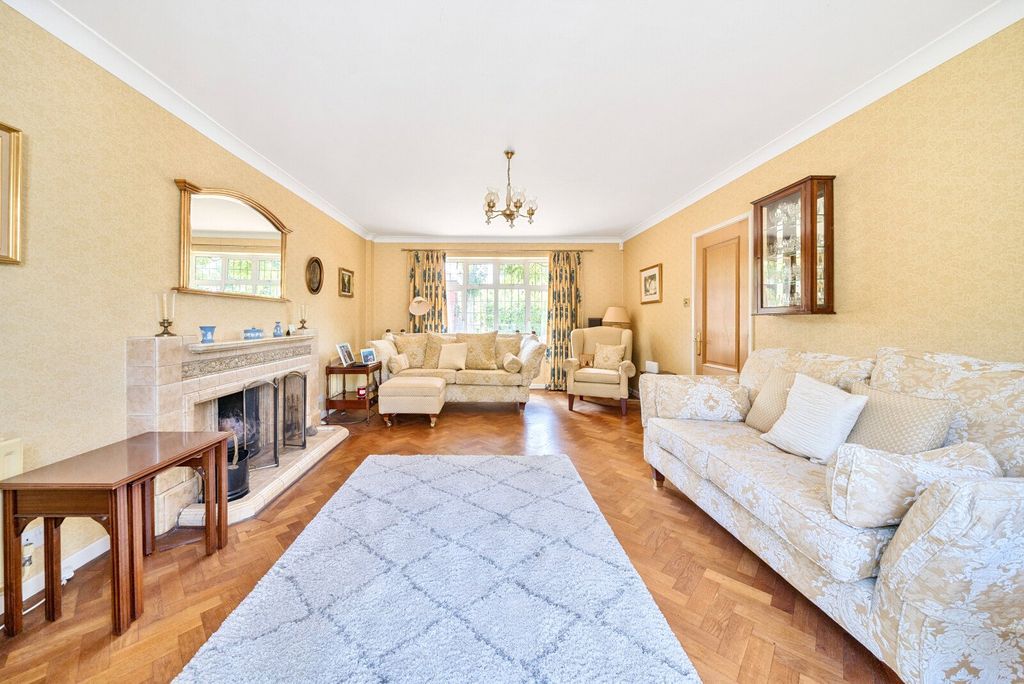 Property photo 3 of 17 Sitting Room