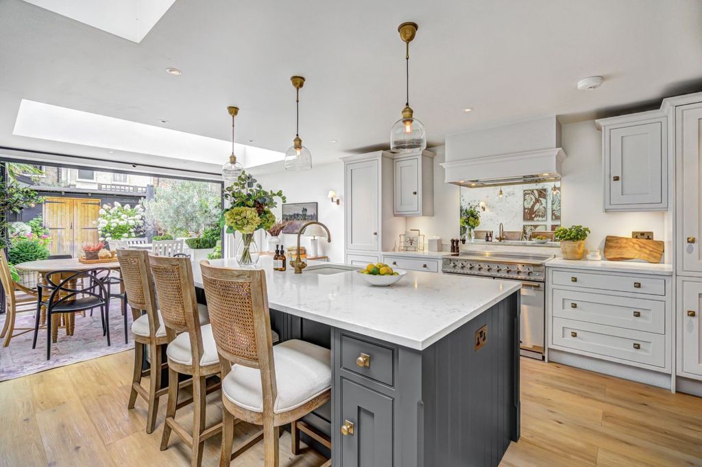 Property photo 2 of 13 Picture No. 36